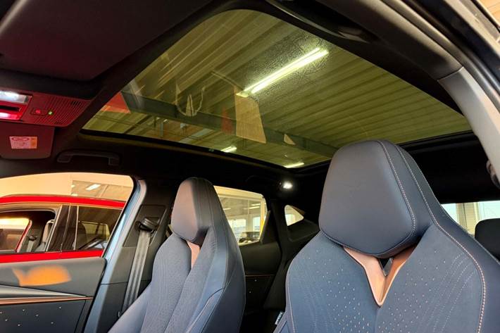 Blå Cupra Tavascan fra 2024