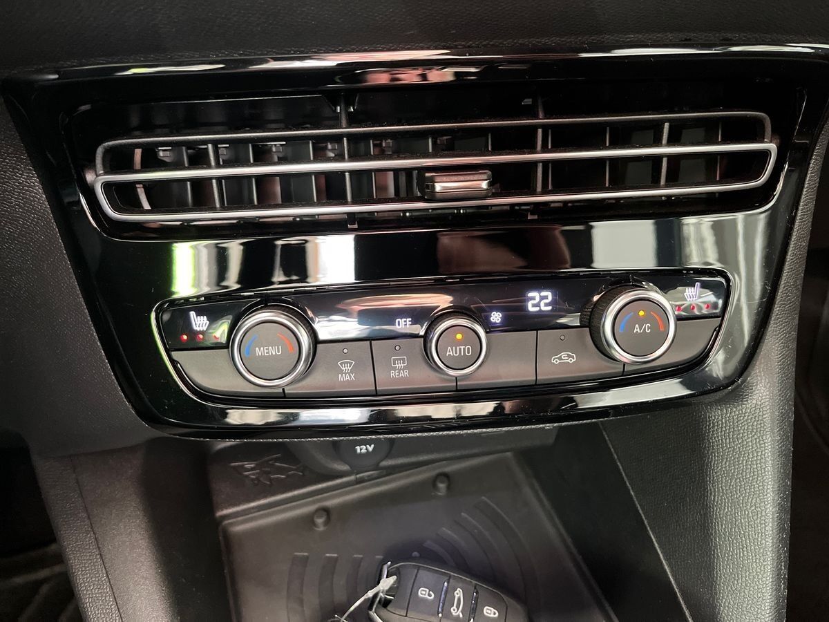 Grøn Opel Mokka-e fra 2023