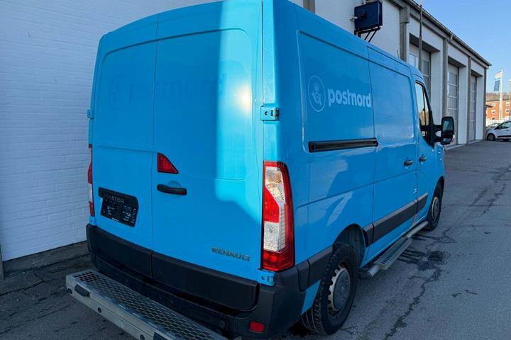 Blå Renault Master IV T33 fra 2019