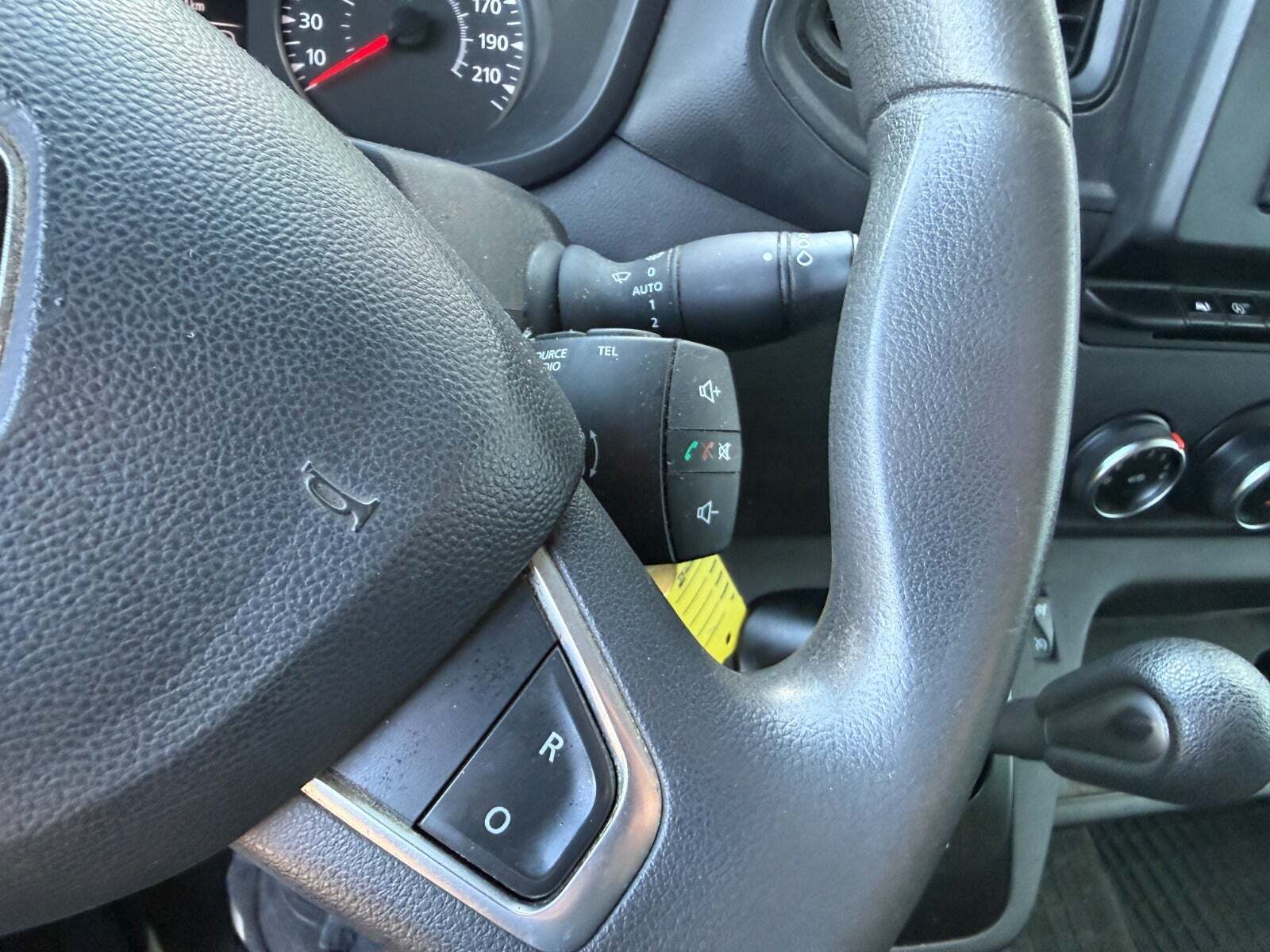 Blå Renault Master IV T33 fra 2019