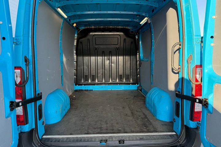 Blå Renault Master IV T33 fra 2019