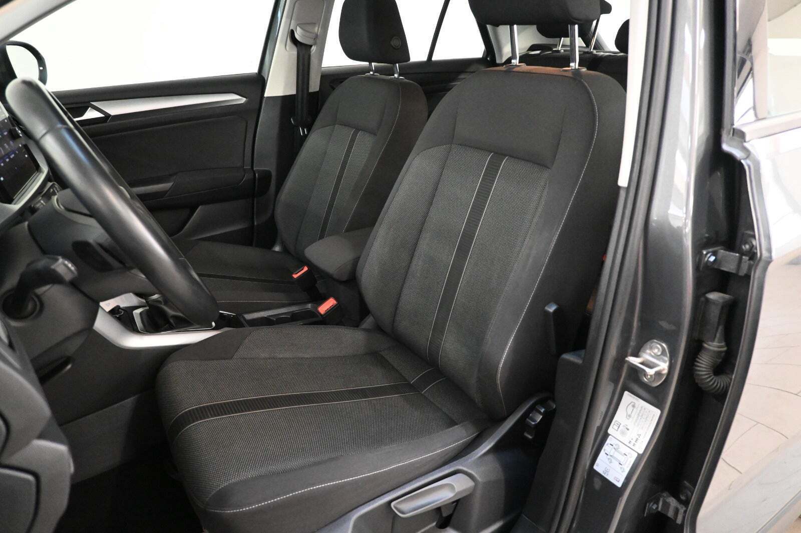 Grå VW T-Roc fra 2022