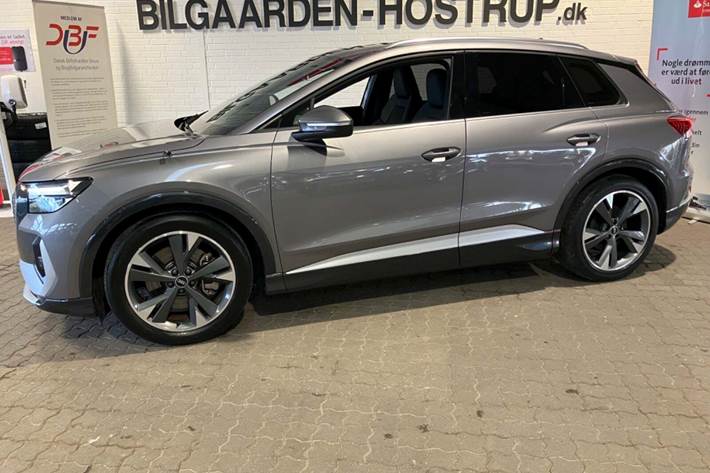 Grå Audi Q4 e-tron fra 2023