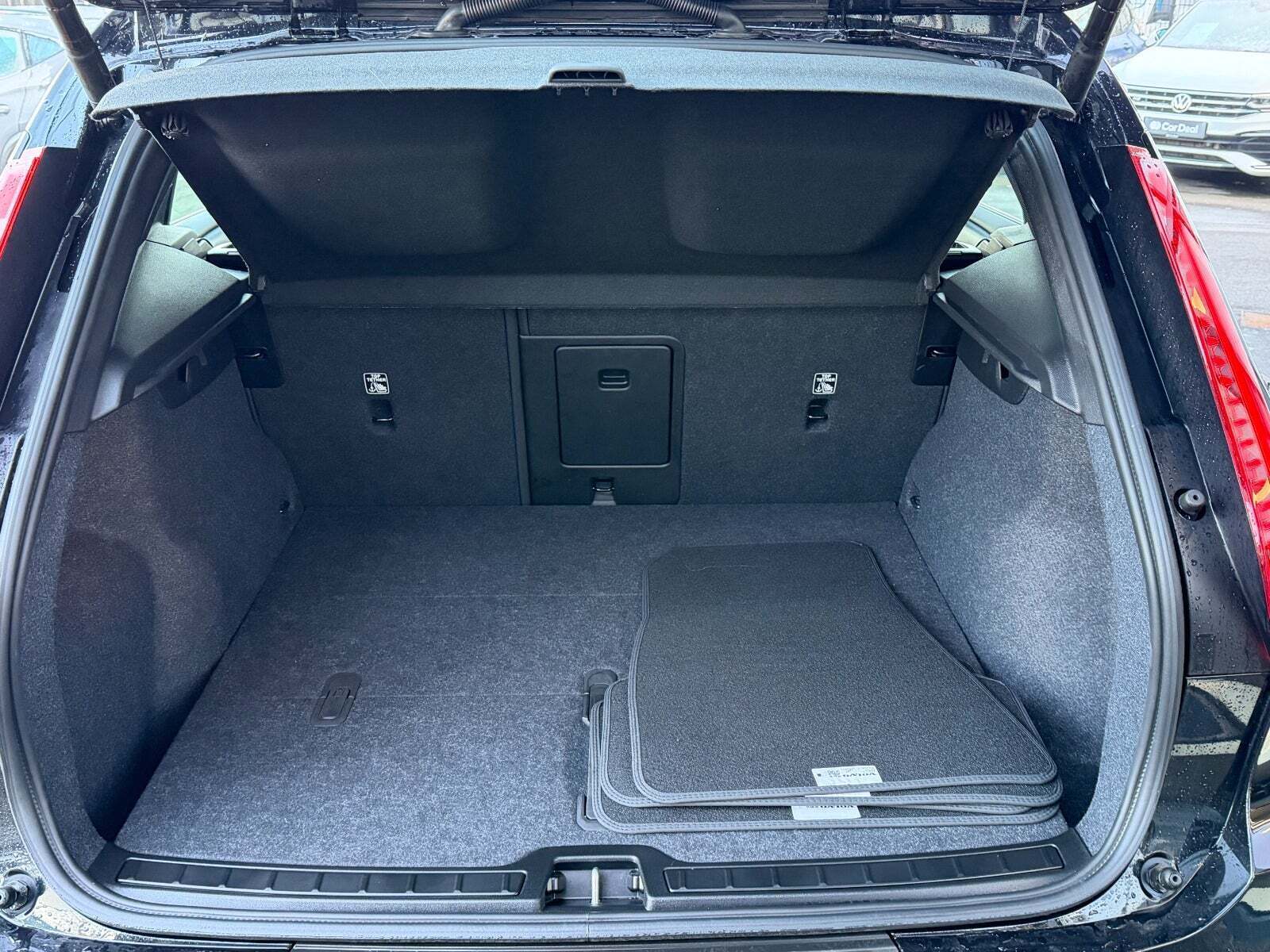 Sort Volvo EX40 fra 2025