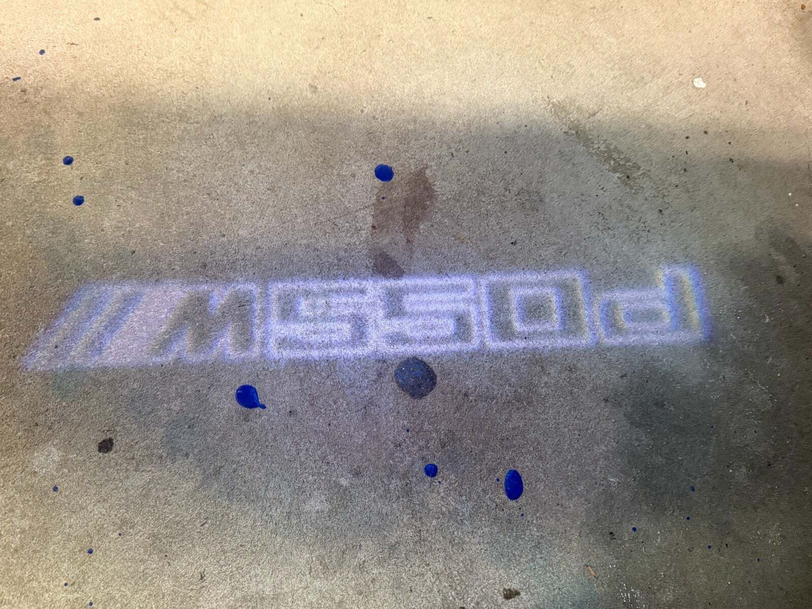 Grå BMW M550d fra 2012