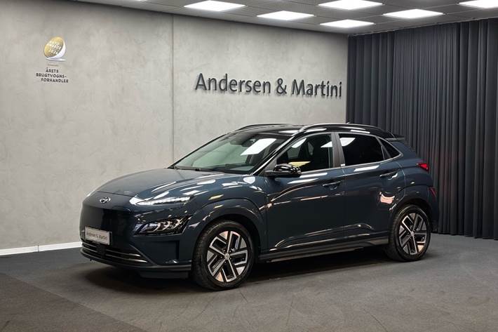 Blå Hyundai Kona fra 2021 set udefra