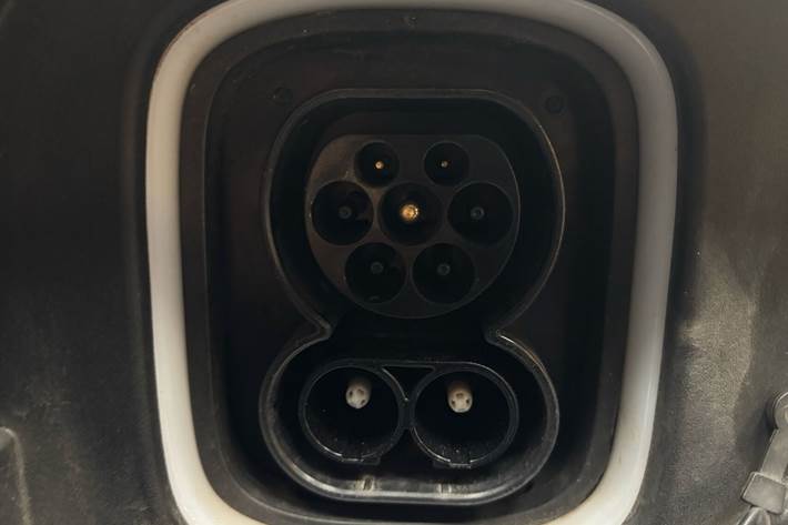 Blå Hyundai Kona fra 2021