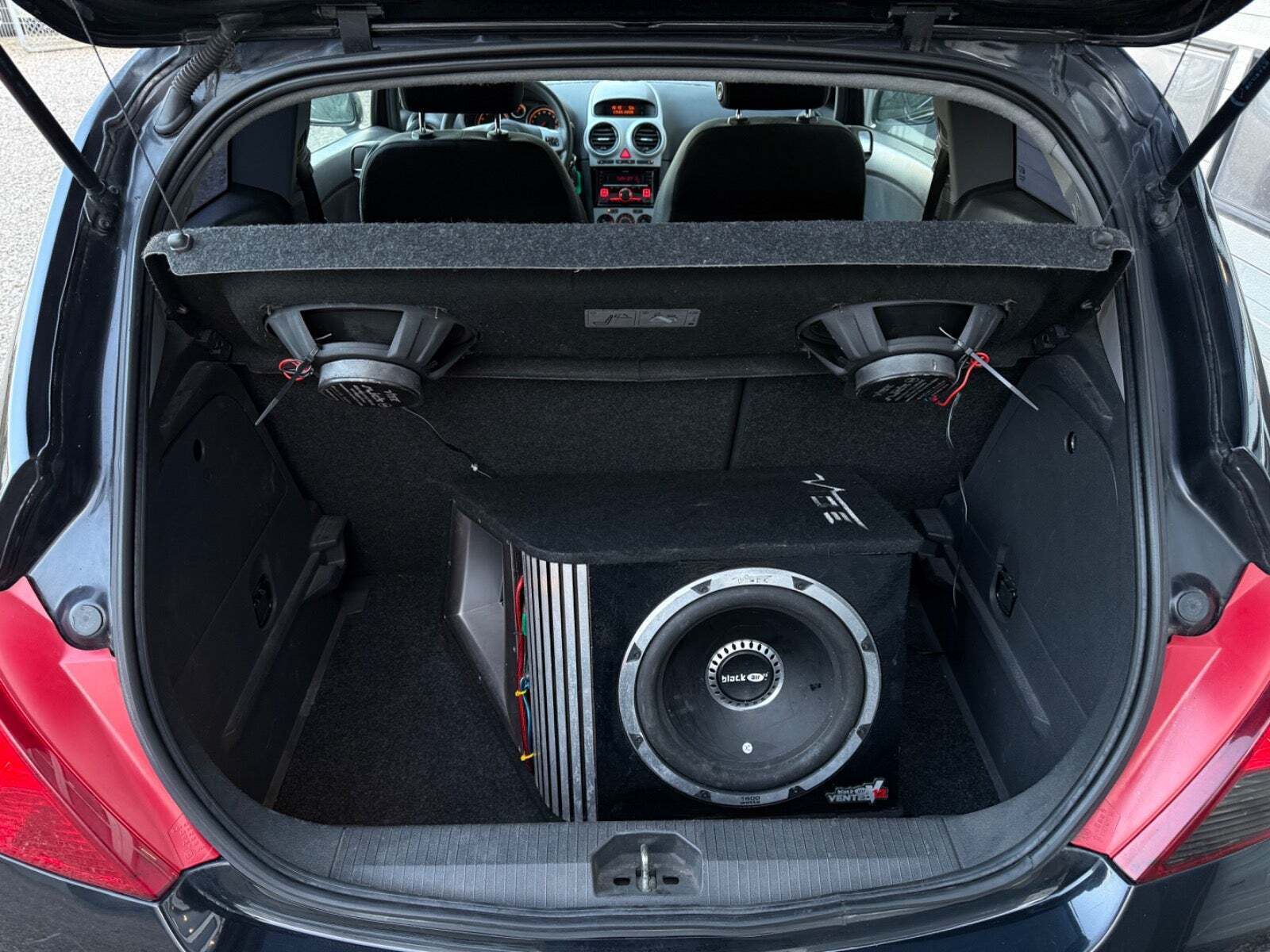 Sort Opel Corsa fra 2008