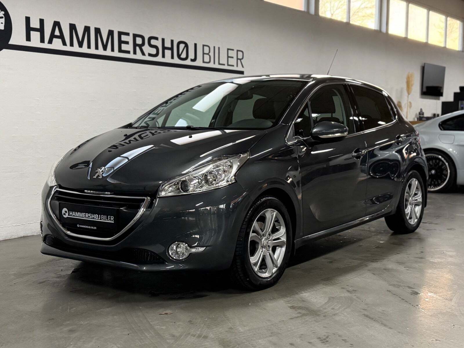 Peugeot 208 1,2 VTi Allure Sky