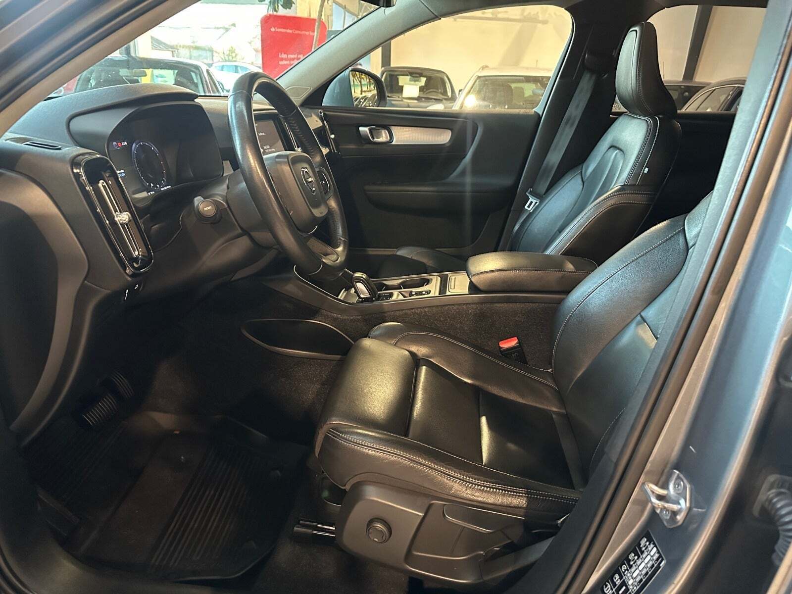 Volvo XC40 2,0 D4 190 Momentum aut. AWD