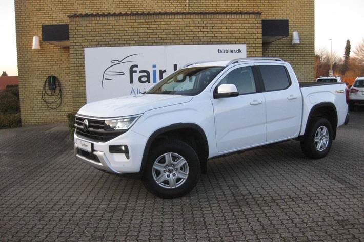 Hvid VW Amarok fra 2025 set udefra