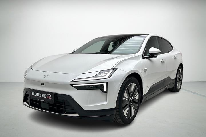 Hvid Polestar 4 fra 2025 set udefra