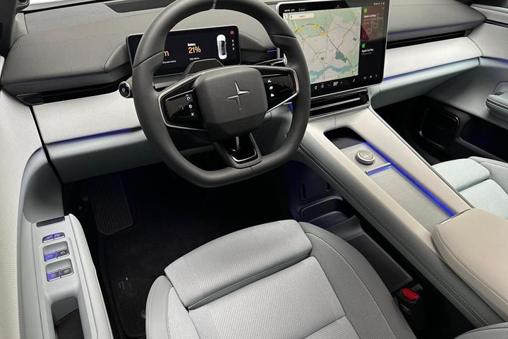 Hvid Polestar 4 fra 2025