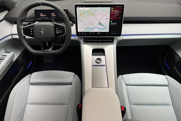 Hvid Polestar 4 fra 2025