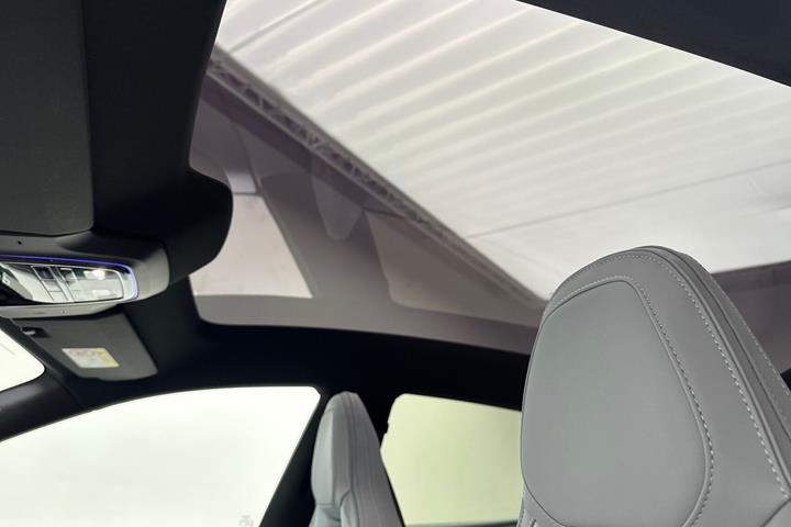 Hvid Polestar 4 fra 2025
