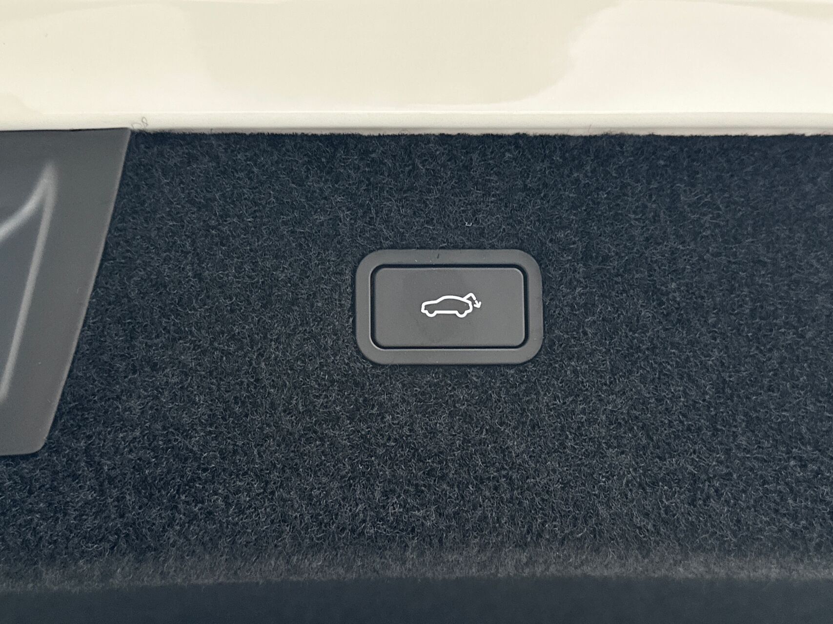 Hvid Polestar 4 fra 2025