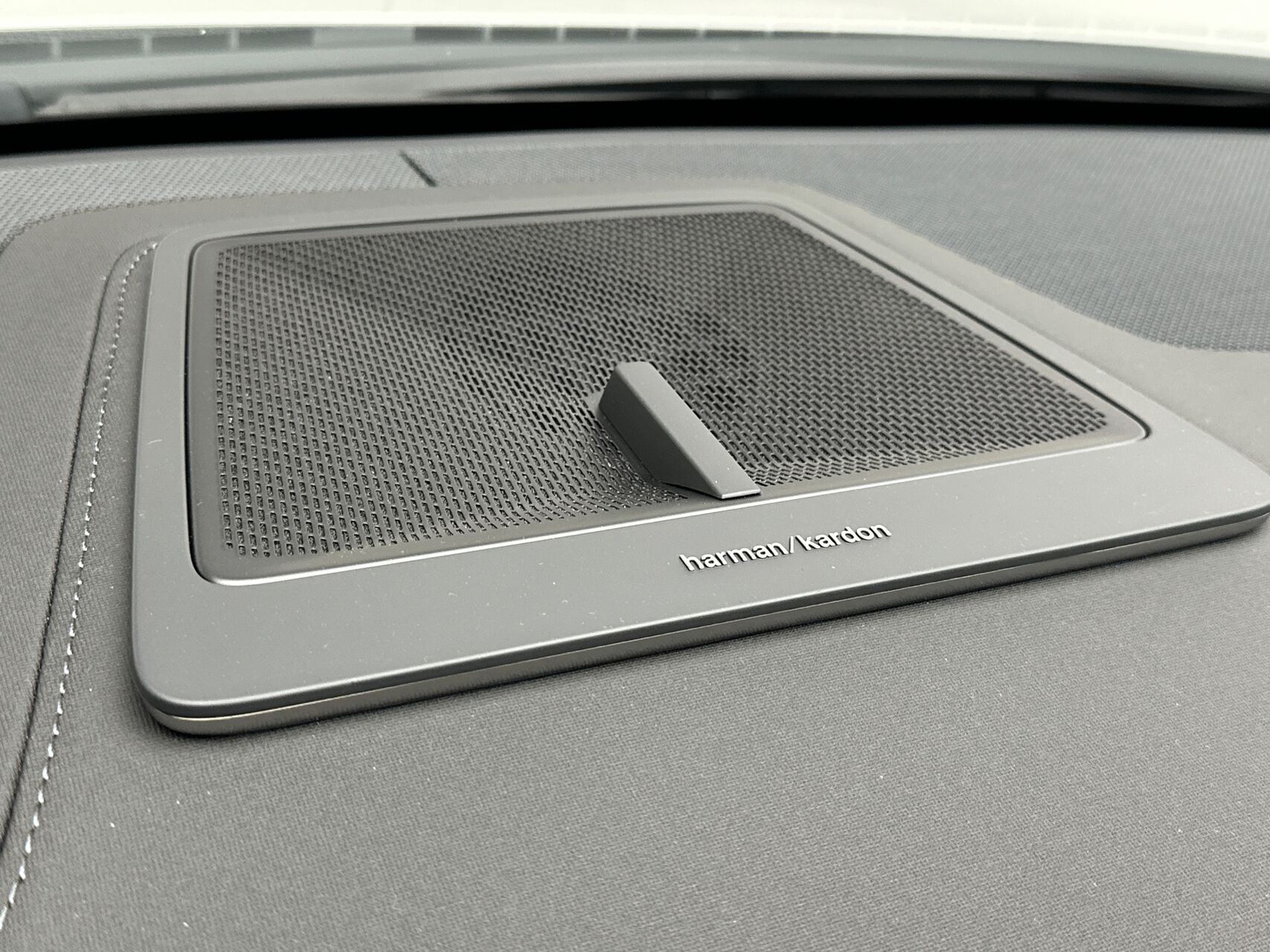 Hvid Polestar 4 fra 2025