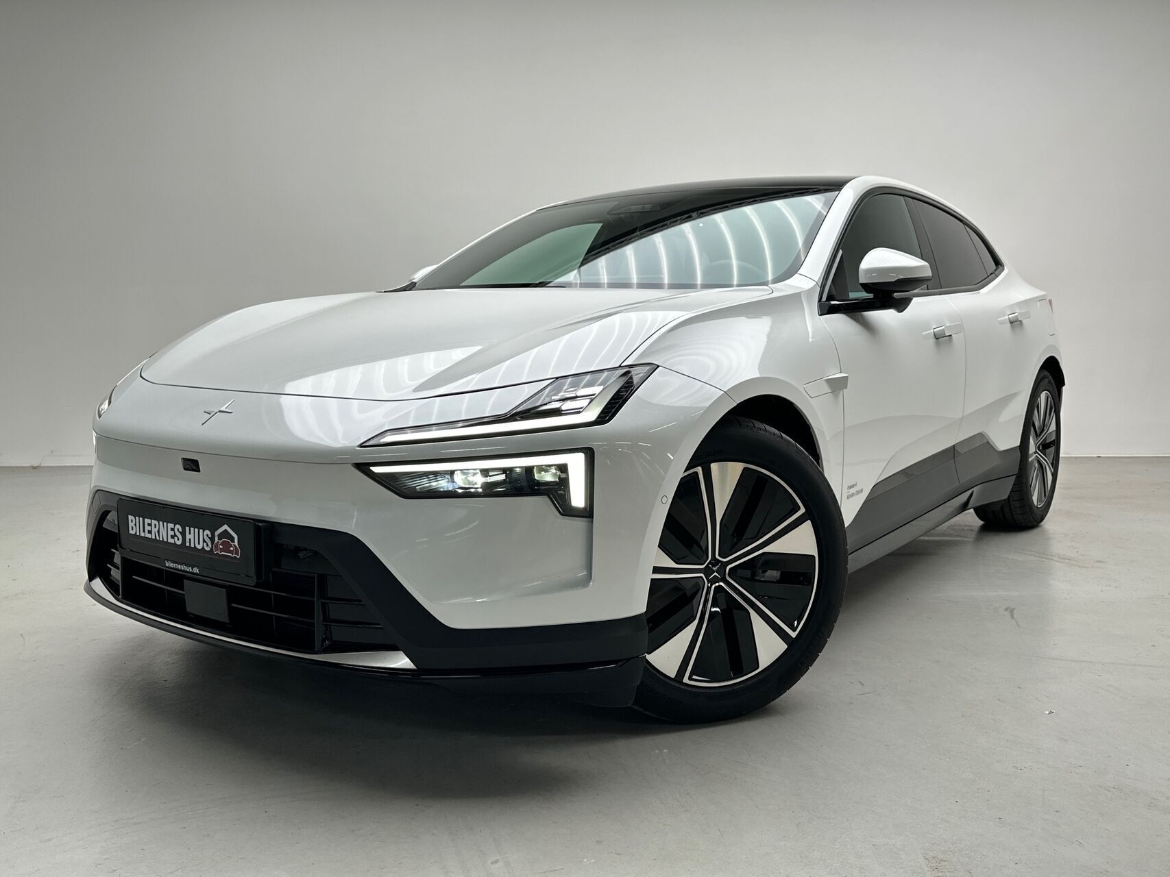 Hvid Polestar 4 fra 2025