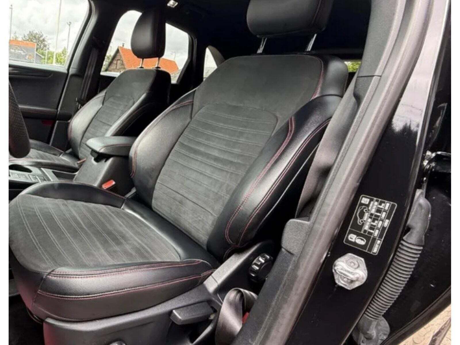 Ford Kuga 2,5 PHEV ST-Line X CVT