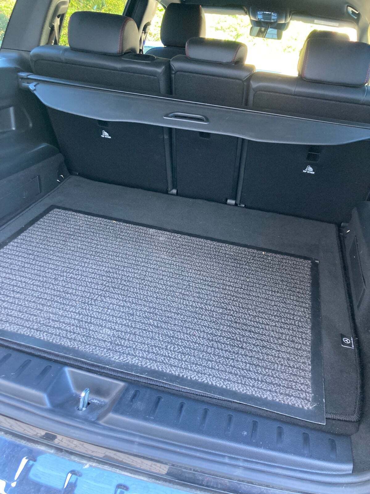 Sort Mercedes EQB250 fra 2023