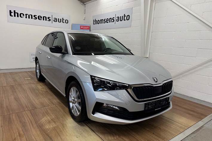 Sølv Skoda Scala fra 2021 set udefra