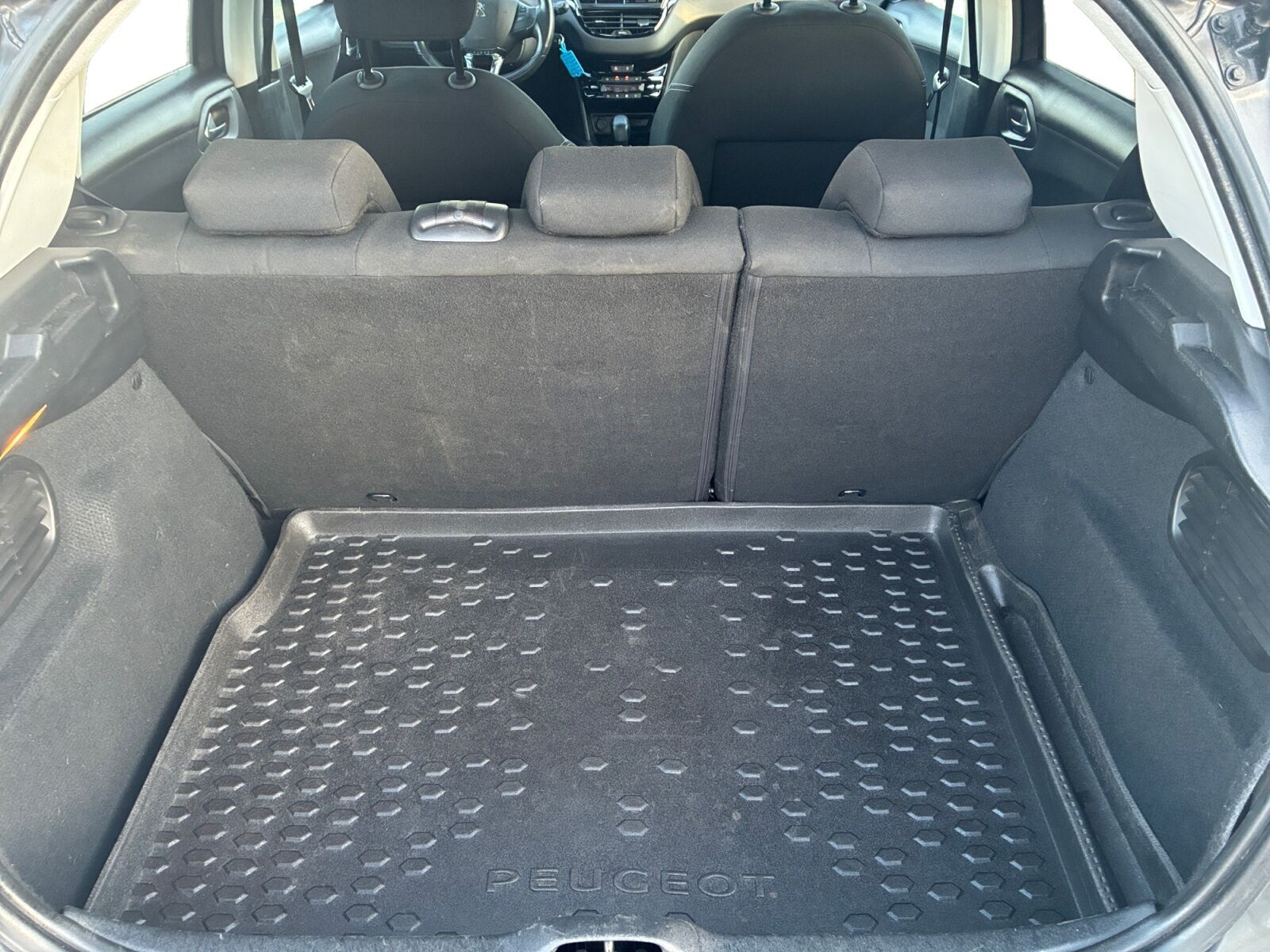 Grå Peugeot 208 fra 2018