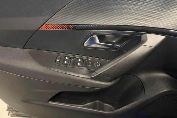 Blå Peugeot e-2008 fra 2022