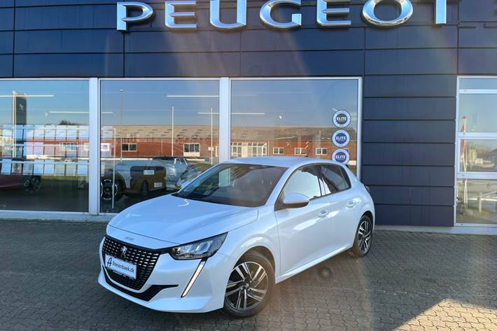 Hvid Peugeot 208 fra 2021 set udefra