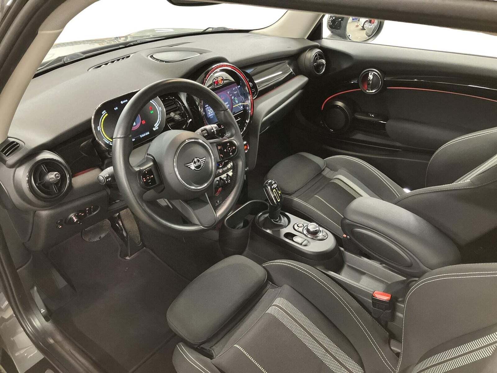 Beige Mini Cooper SE fra 2022