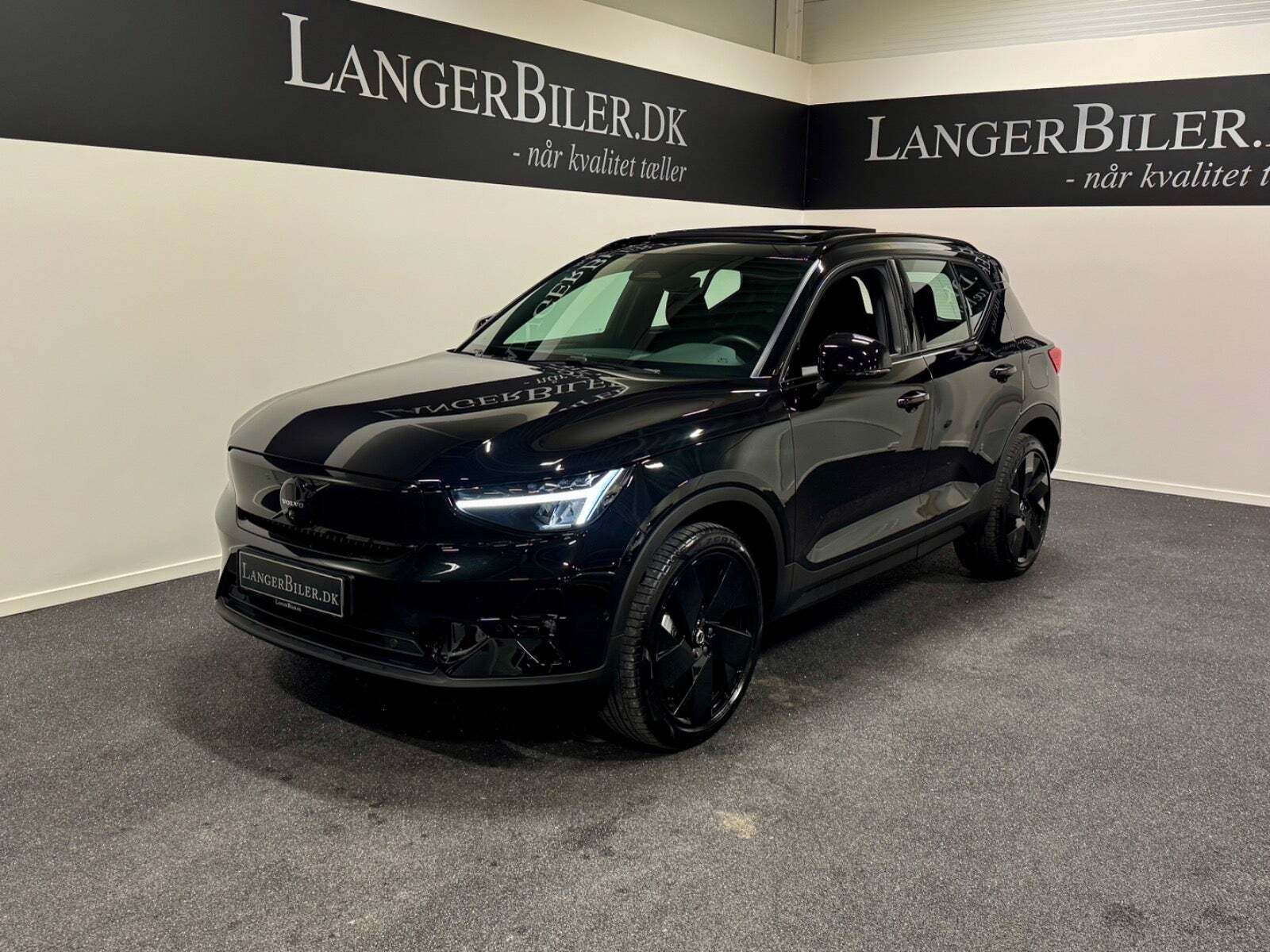 Volvo EX40 Extended Range Black Edition