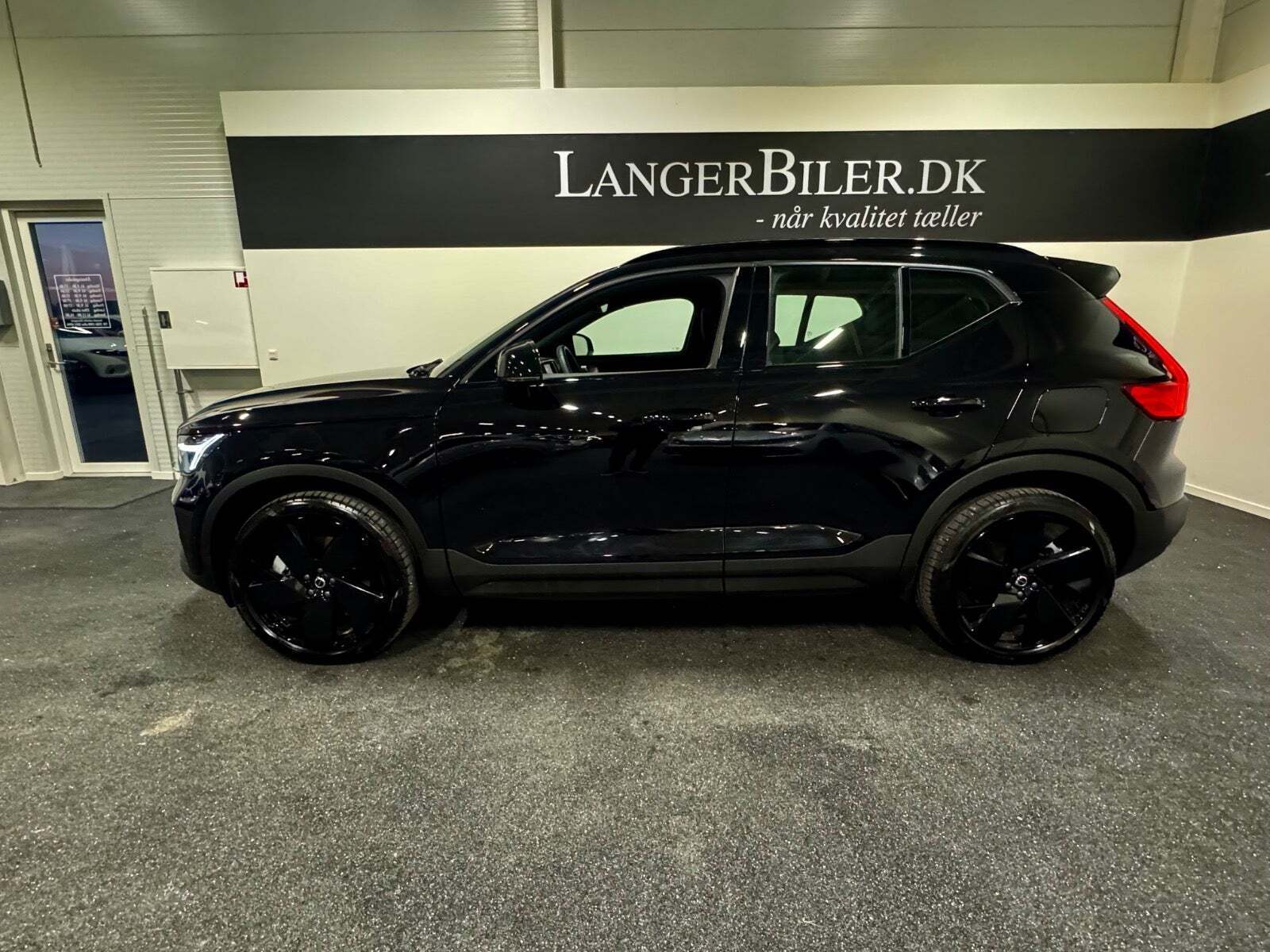 Volvo EX40 Extended Range Black Edition