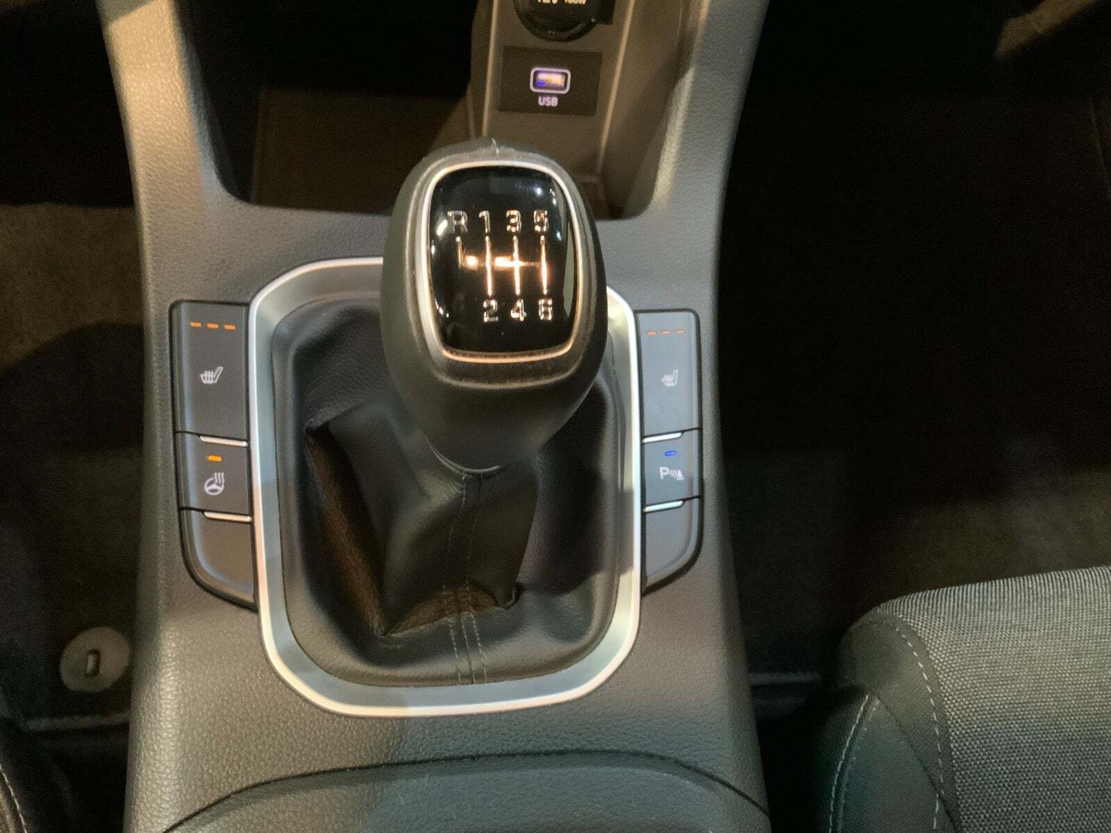 Hvid Hyundai i30 fra 2022