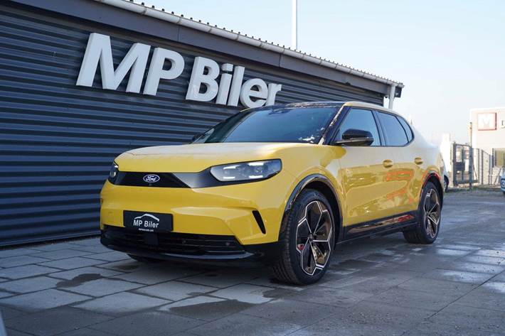 Gul Ford Capri fra 2025 set udefra