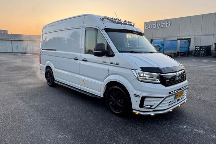 Hvid MAN TGE fra 2023 set udefra