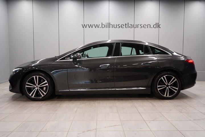 Grå Mercedes EQE350 fra 2023