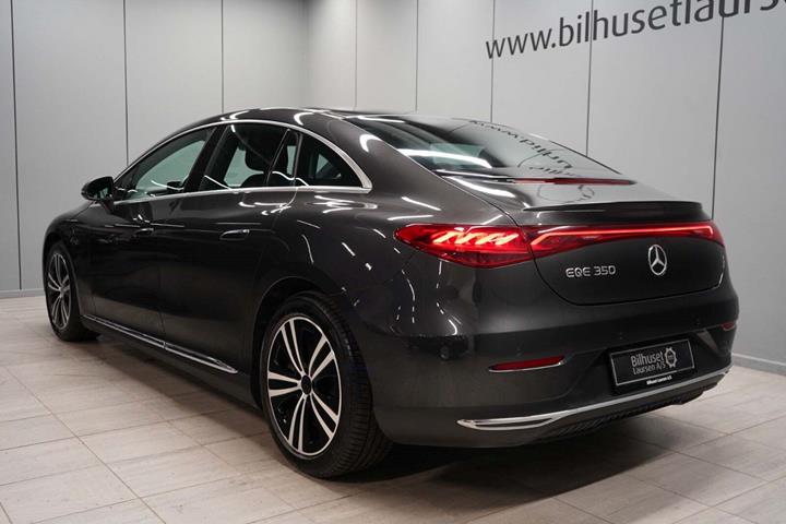Grå Mercedes EQE350 fra 2023