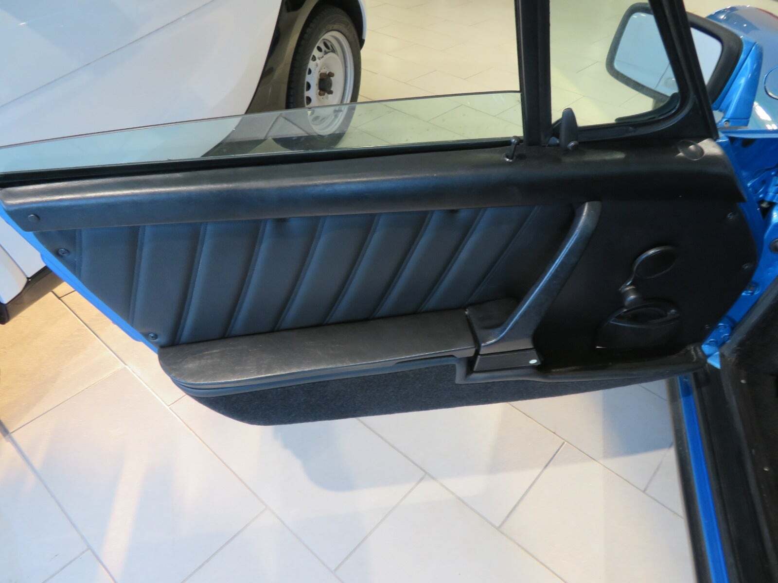 Blå Porsche 911 fra 1976