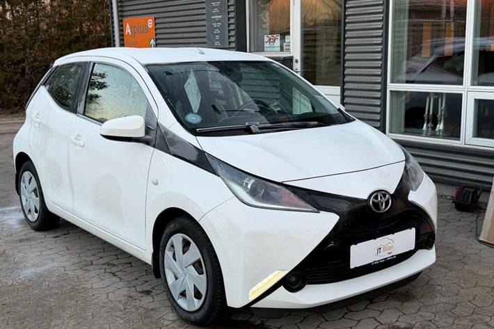 Hvid Toyota Aygo fra 2015