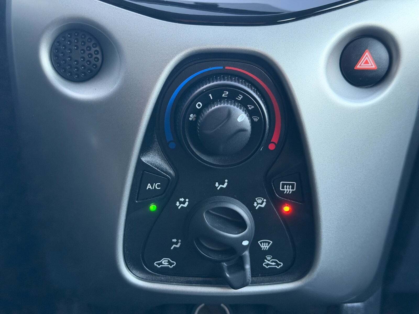 Toyota Aygo 1,0 VVT-i x-play x-shift