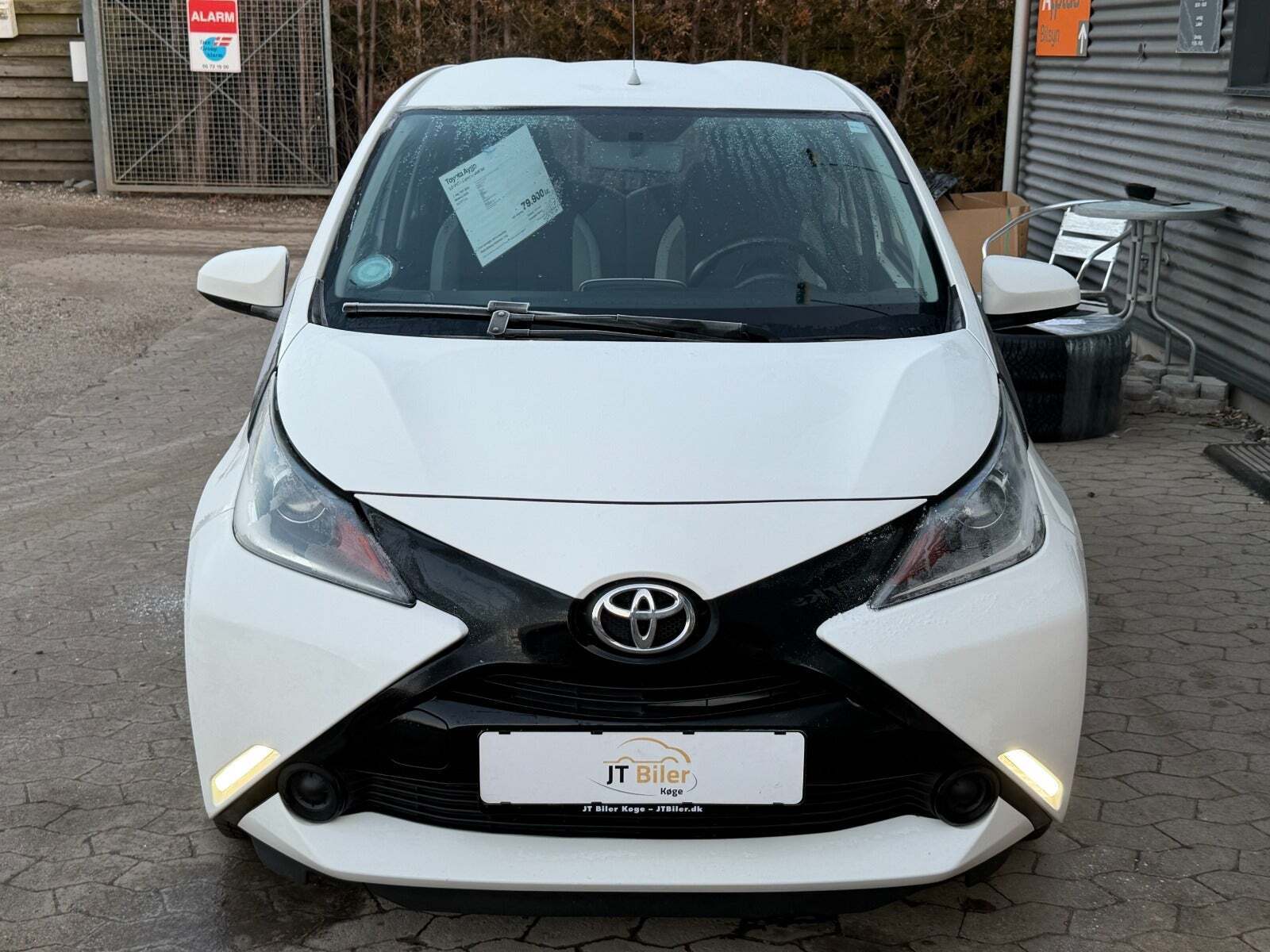 Hvid Toyota Aygo fra 2015