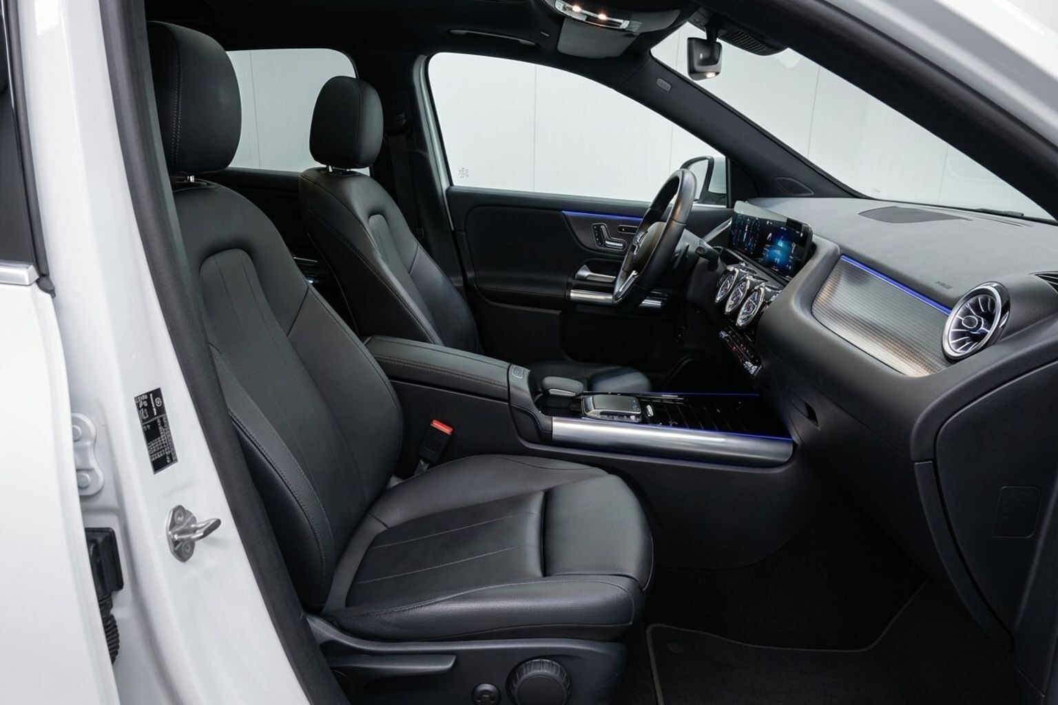 Hvid Mercedes EQA 250 fra 2021