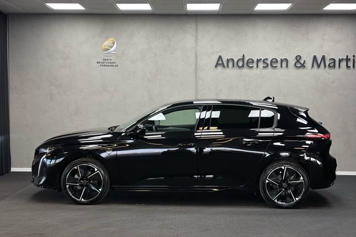 Sort Peugeot E-308 fra 2025 set udefra