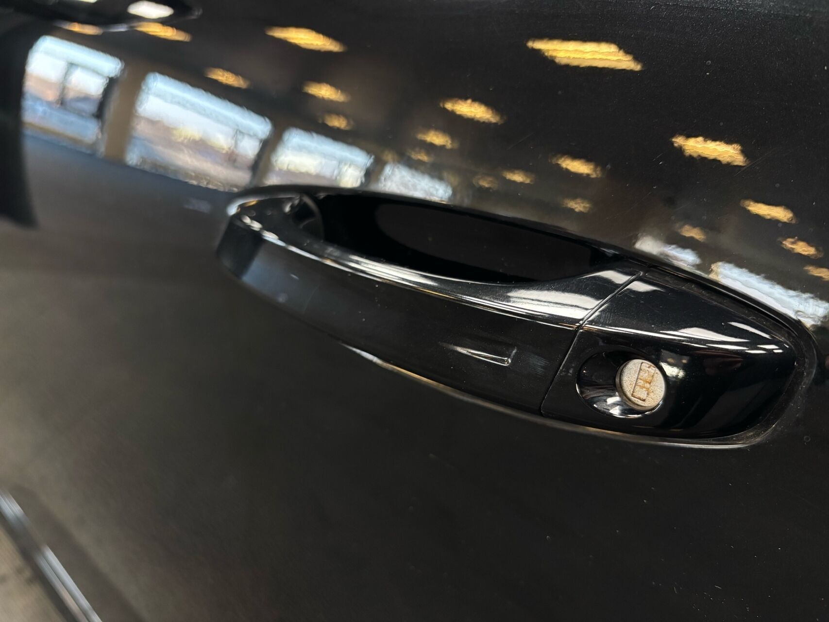 Sort Peugeot E-308 fra 2025 set udefra