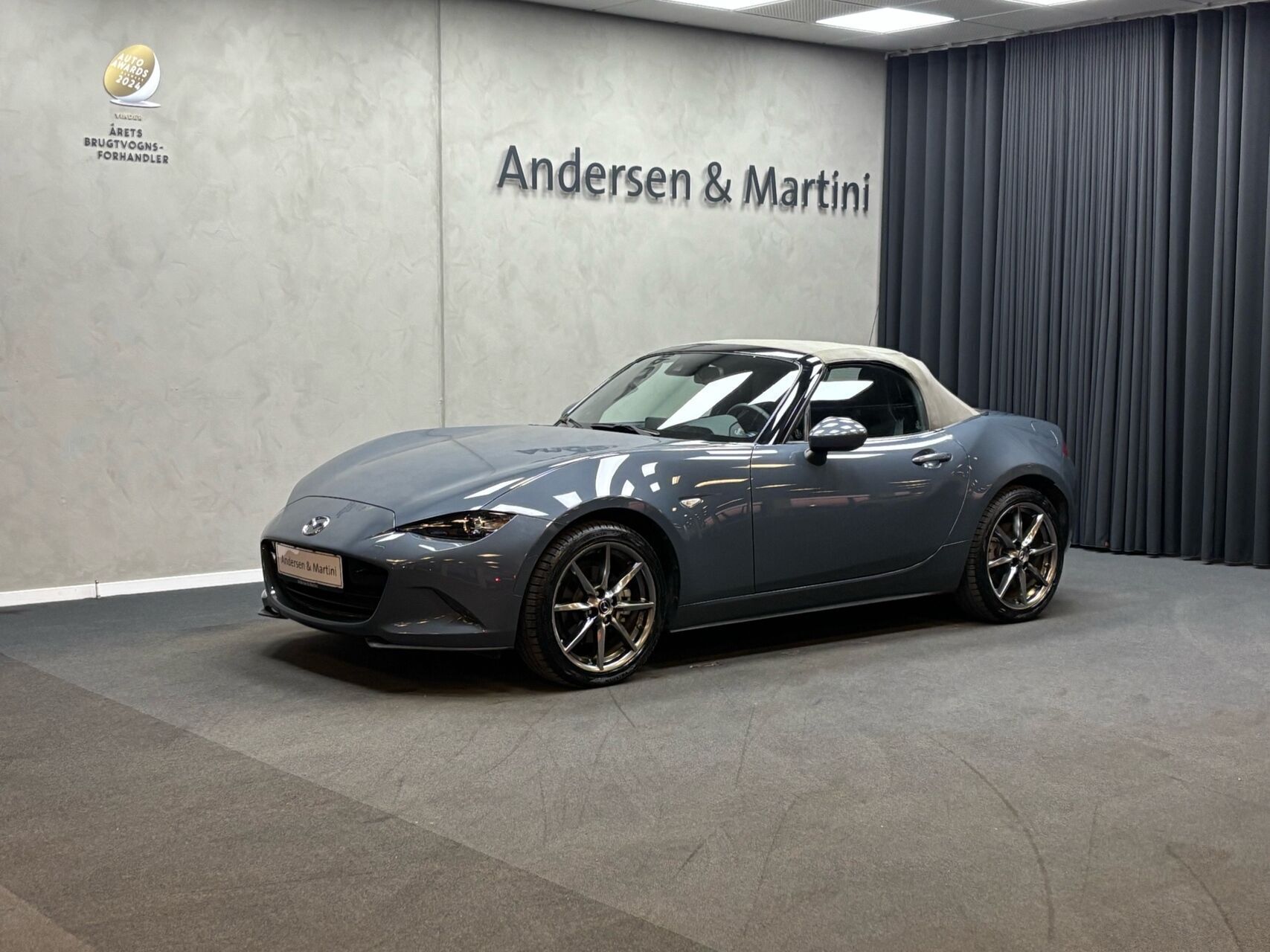 Blå Mazda MX-5 fra 2021