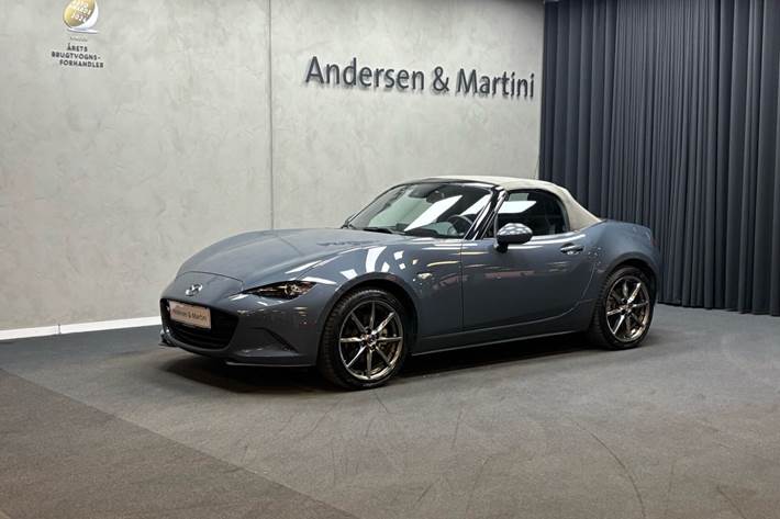 Blå Mazda MX-5 fra 2021