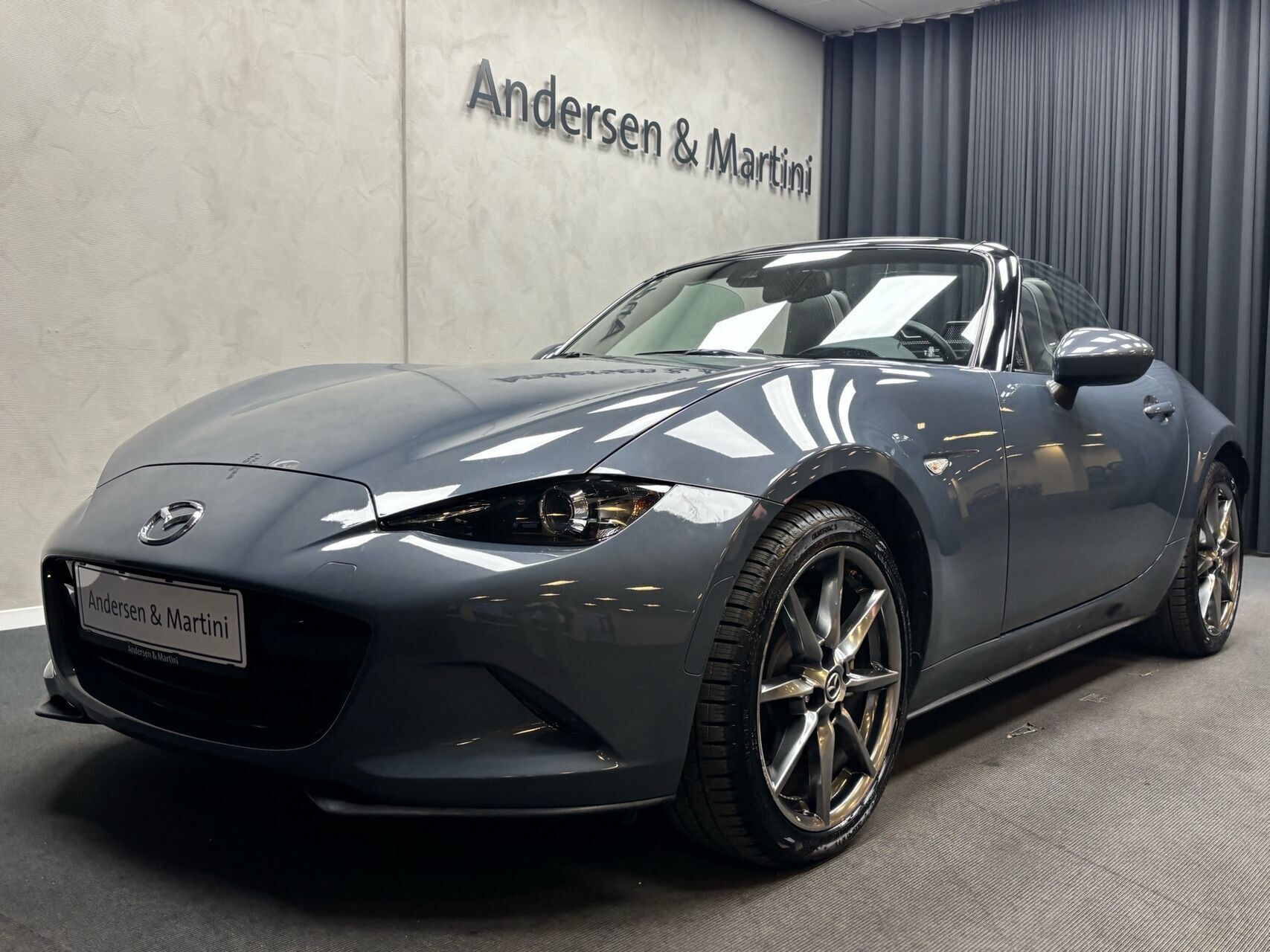 Blå Mazda MX-5 fra 2021