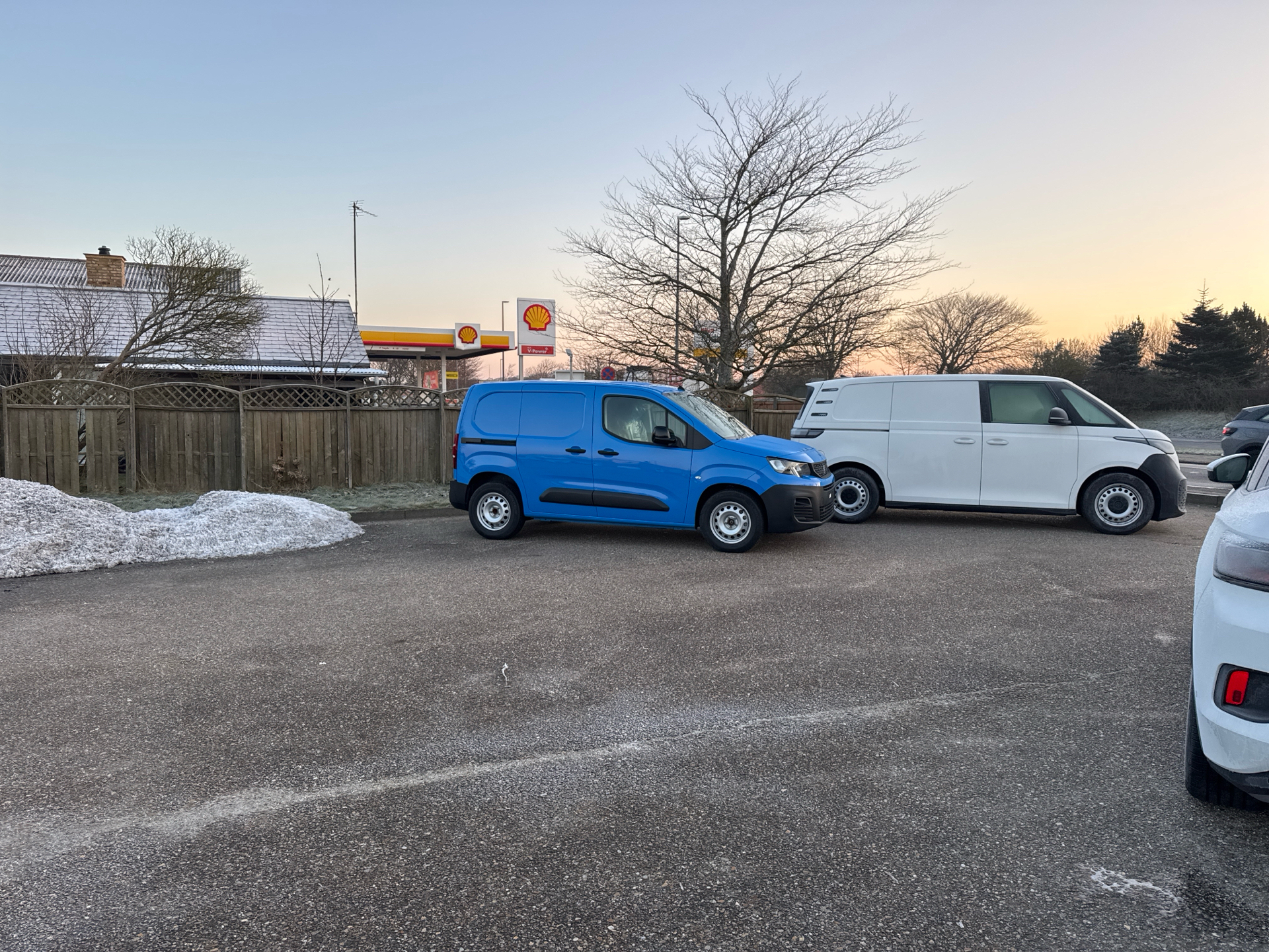 Blå Peugeot e-Partner fra 2023