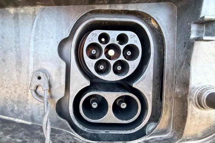 Grå JAC e-JS4 fra 2023