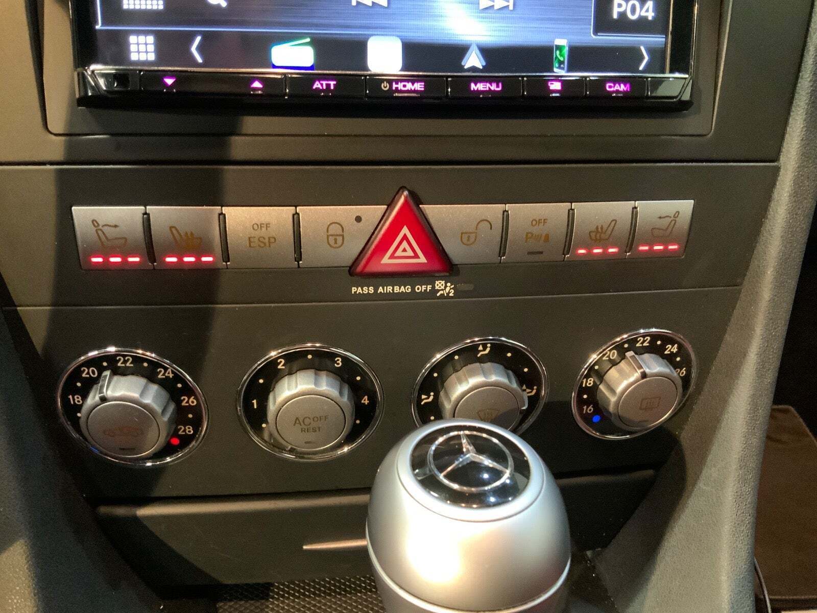 Sølv Mercedes SLK350 fra 2004