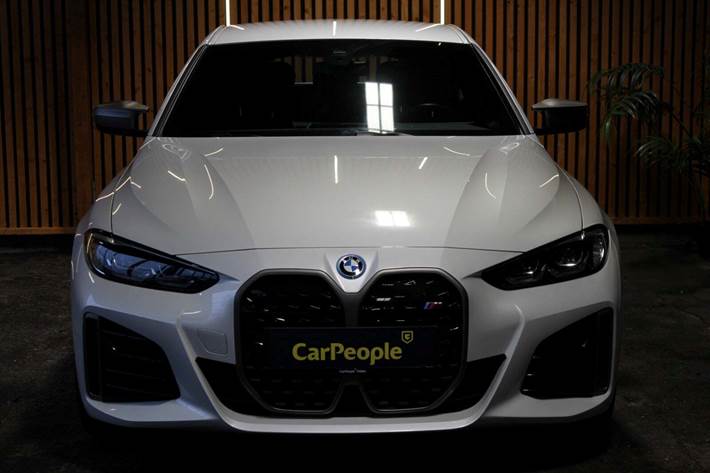 Hvid BMW i4 fra 2024